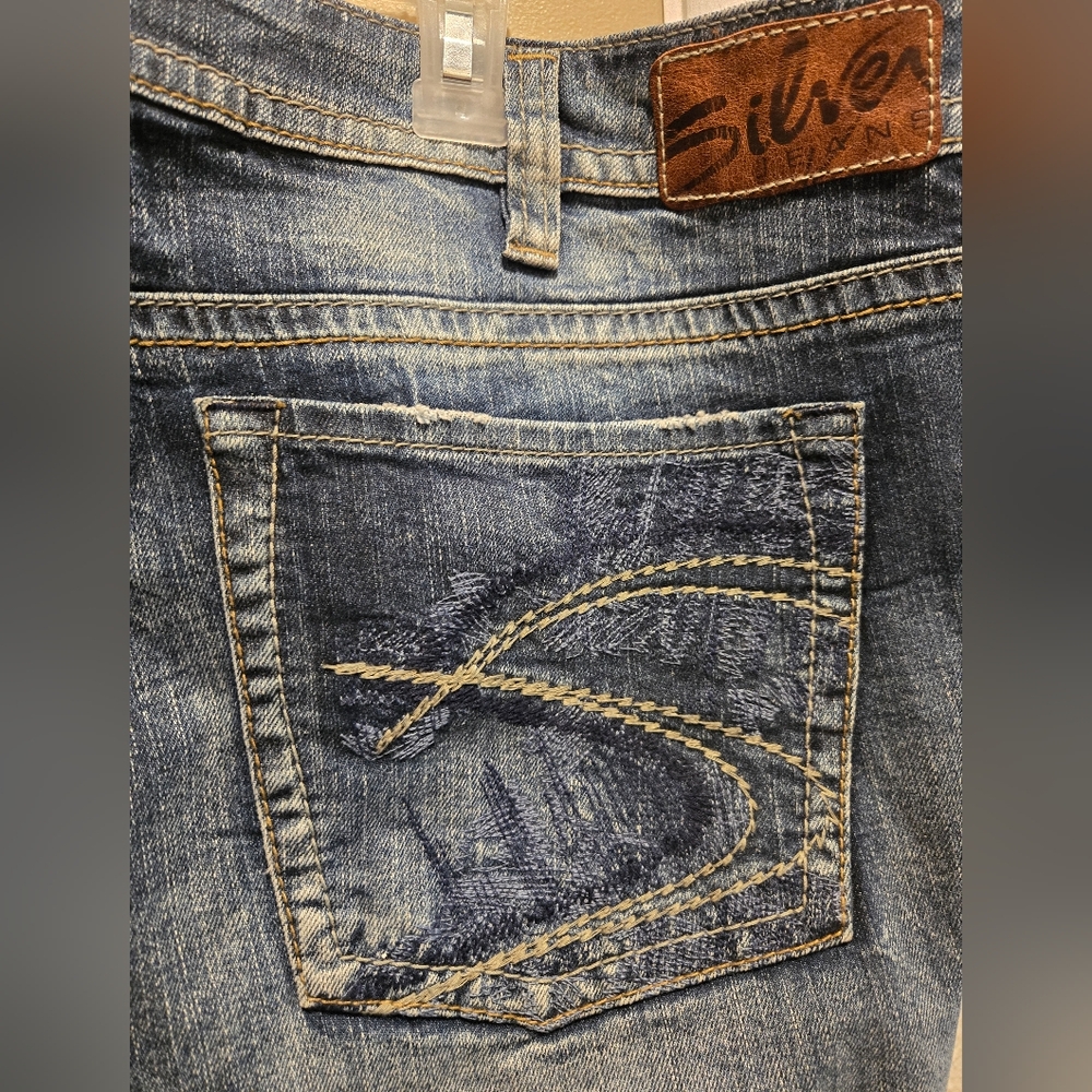 Silver Jeans Women's Denim with Stitch Detail W SZ24 L33 Lola 17"